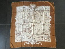 Foulard carré Hermès en soie